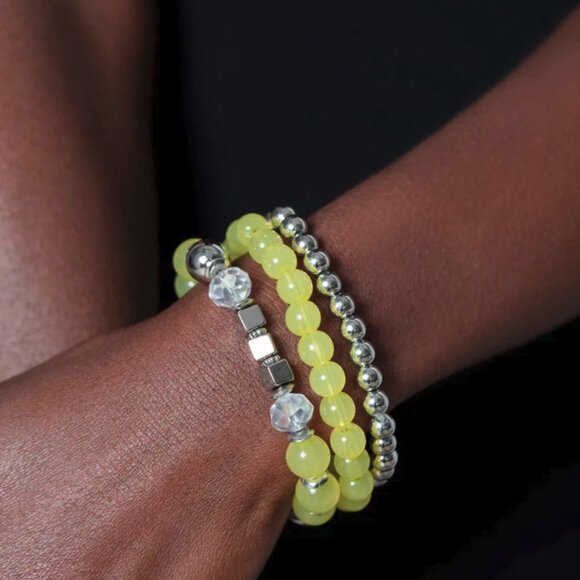 Paparazzi Jewelry Accessories - Cube Your Enthusiasm - Yellow Bracelet - Vintage - Picture 1 of 4